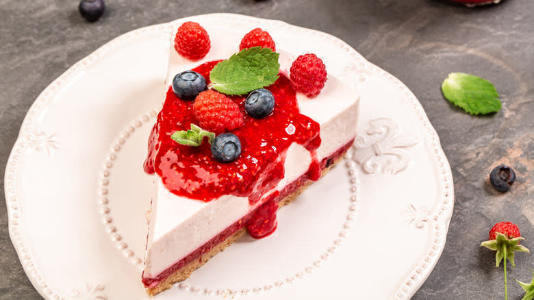 Cheese cake with strawberry syrup