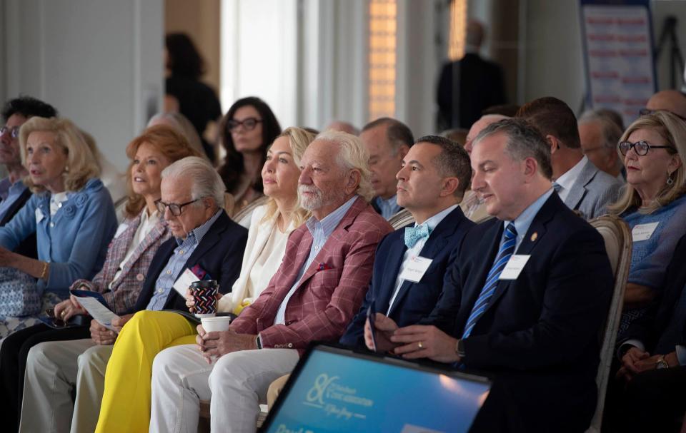 A crowd Thursday at The Beach Club listens to an economics forecast from hedge fund manager Paul Tudor Jones II.