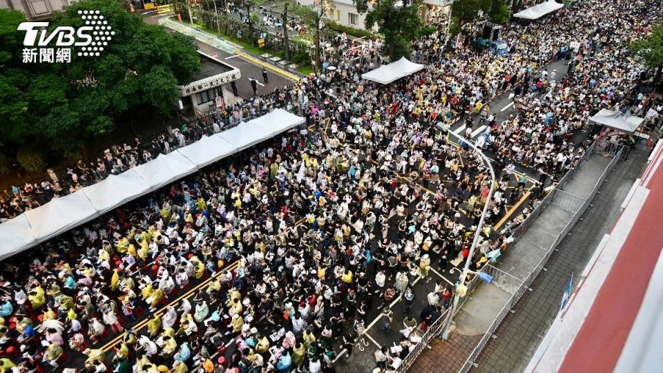 抗議人數眾多，現場人山人海。（圖／胡瑞麒攝）