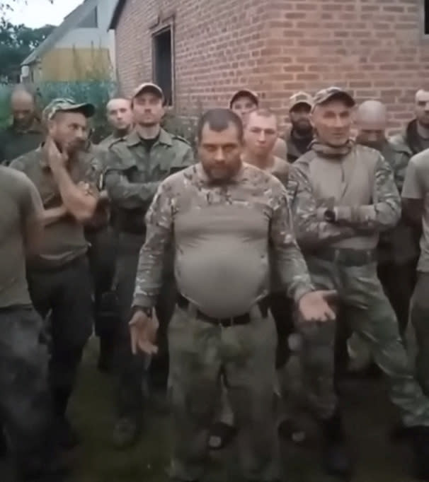 Imagen de archivo. Una captura de pantalla de un vídeo muestra a combatientes de los escuadrones rusos conocidos como 