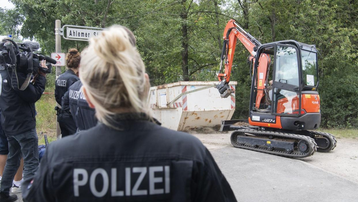 Die Polizei äußert sich noch nicht dazu, was bei der zweitägigen Durchsuchung gefunden wurde.