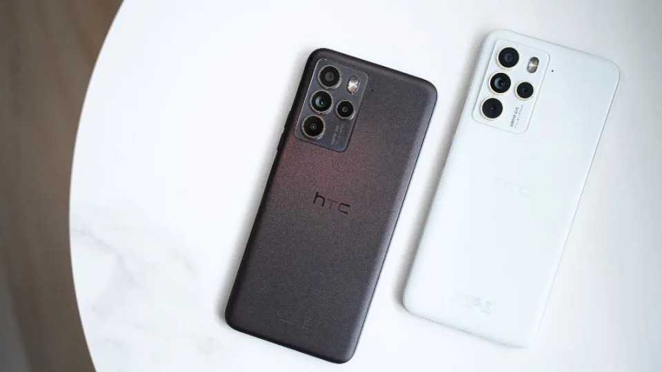 HTC U23 pro&#x0063a8;&#x0051fa;&#x005496;&#x005561;&#x009ed1;&#x008207;&#x006155;&#x0096ea;&#x00767d;&#x00914d;&#x008272;&#x003002;&#x00ff08;&#x005716;&#x00ff0f;&#x005b8f;&#x009054;&#x0096fb;&#x0063d0;&#x004f9b;&#x00ff09;