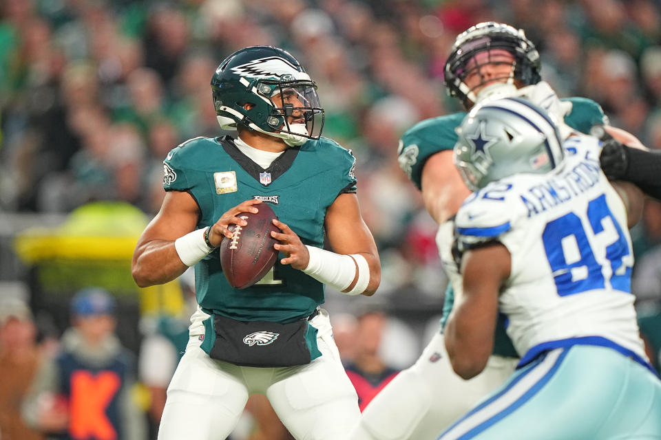 Jalen Hurts y Dak Prescott apenas se han visto las caras en un par de ocasiones en la NFL (Photo by Erick W. Rasco/Sports Illustrated via Getty Images)