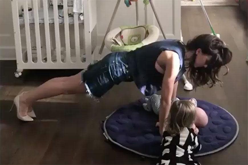 Yoga instructor and wife to Alec Baldwin, Hilaria, uses her little one as her inspiration as she does some push ups and kisses her baby in between her reps. #bodygoals