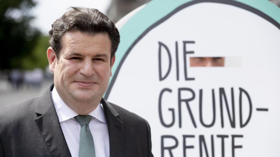 Lange musste Bundesarbeitsminister Hubertus Heil (SPD) für die Grundrente kämpfen. Nun hat der Bundestag ein entsprechendes Gesetz beschlossen.