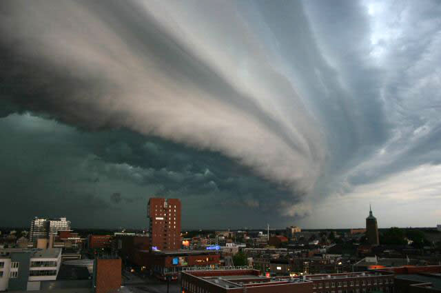 Arcus cloud John Kerstholt Netherlands Wikimedia Commons