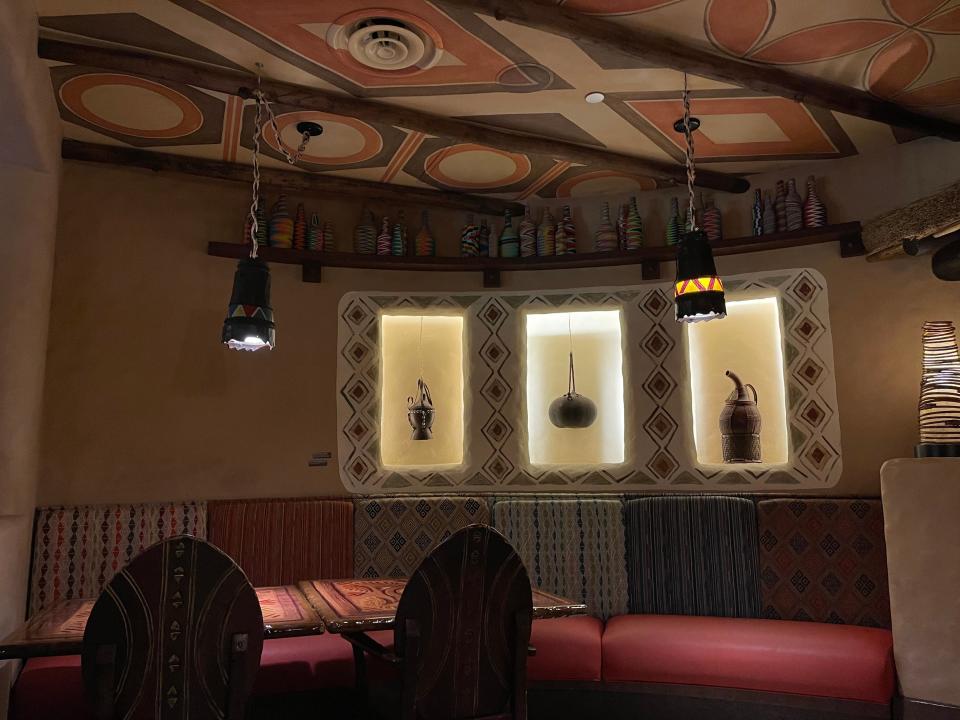 decor in sanaa restaurant animal kingdom lodge disney world