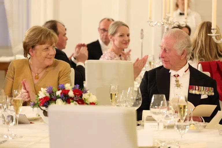 德國前總理梅克爾（左）也是國宴座上賓。（翻攝@DerWachsame推特）