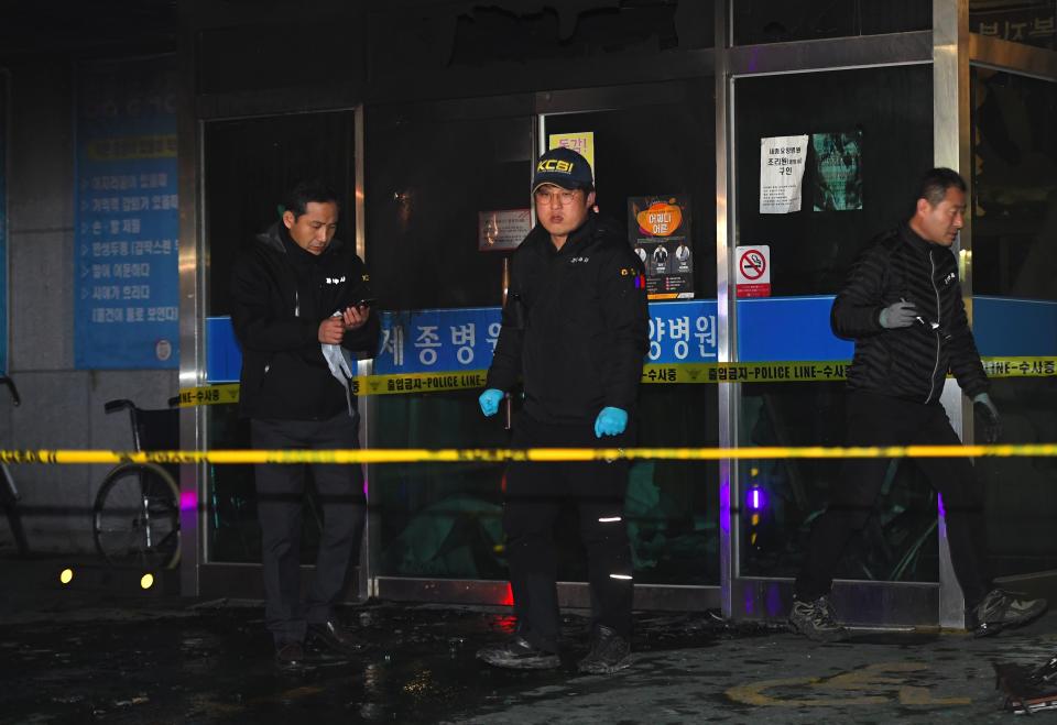 <p>Police investigators inspect the scene after a fire broke out at a hospital building after a fire broke out in Miryang on Jan. 26, 2018. (Photo: Jung Yeon-Je/AFP/Getty Images) </p>