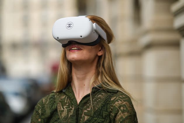 Oculus Quest 2 est un casque de réalité virtuelle créé par Oculus, une marque de Facebook. Successeur de l'Oculus Quest, il a été officiellement dévoilé le 16 septembre 2020 lors de Facebook Connect 7. (Photo: Edward Berthelot via Getty Images)