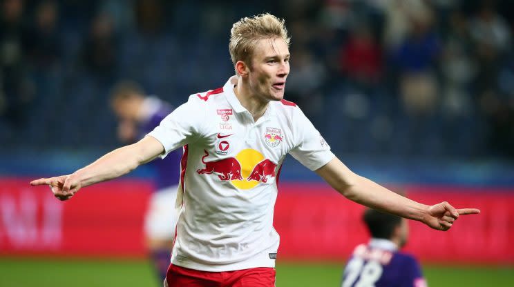 <p>Das österreichische Online-Portal „sport24“ berichtet, dass die Leipziger wieder bei ihrem „Partner-Verein“ RB Salzburg zugeschlagen haben. Der Wechsel des 19-jährigen Konrad Laimer nach Leipzig ist „so gut wie fix“. Der zentrale Mittelfeldspieler gilt als das größte Talent der Alpenrepublik. Über die Ablösesumme wurde Stillschweigen vereinbart – dürfte aber zwischen 5-8 Millionen Euro liegen. (Getty Images)</p>