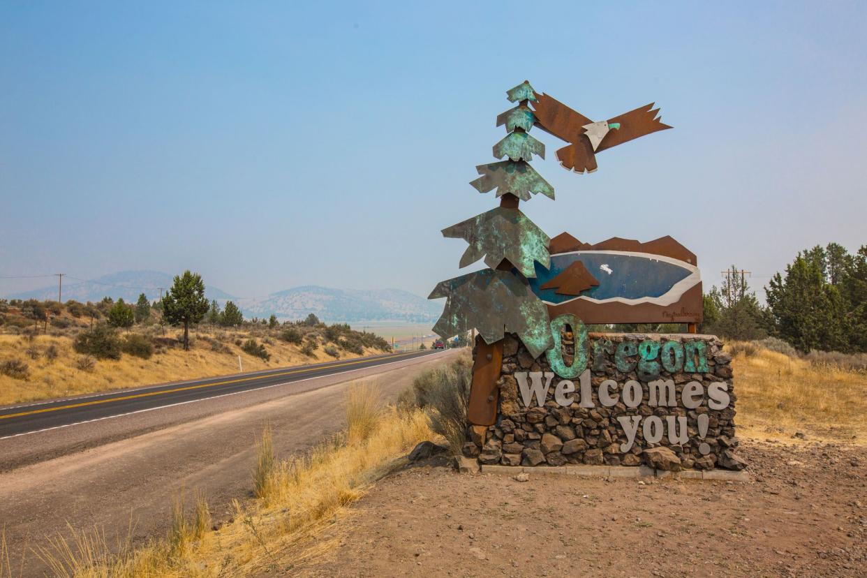 welcome to oregon sign