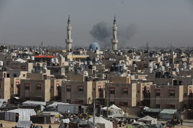 Smoke billows after Israeli strikes on Rafah in the southern Gaza Strip amid the ongoing Israeli war on Gaza Omar Ashtawy/APA Images via ZUMA Press Wire/dpa