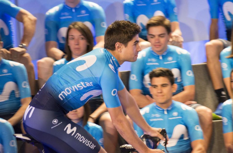 Mikel Landa, sobre el escenario de la presentación del Movistar Team, en Madrid (España). / Foto: Movistar Team