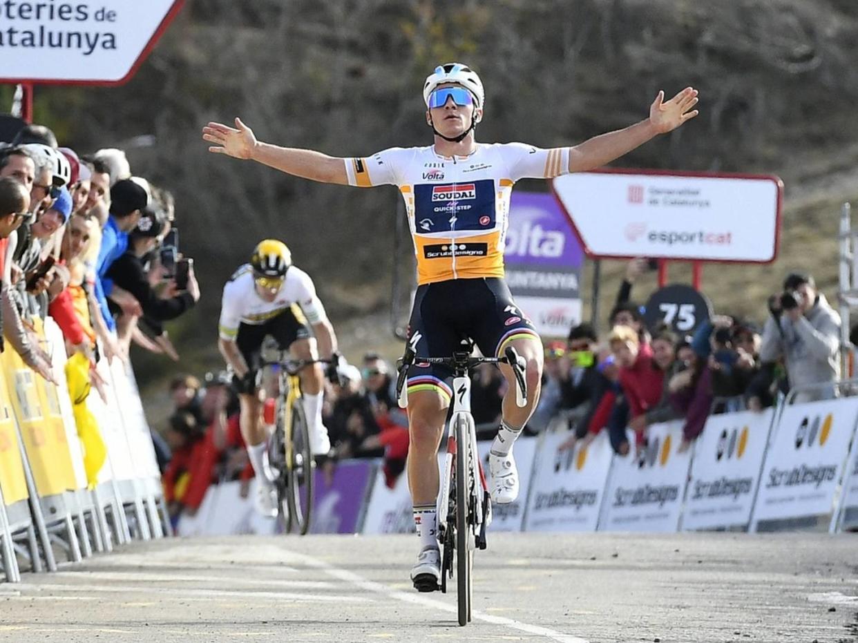 Evenepoel gewinnt Duell mit Roglic