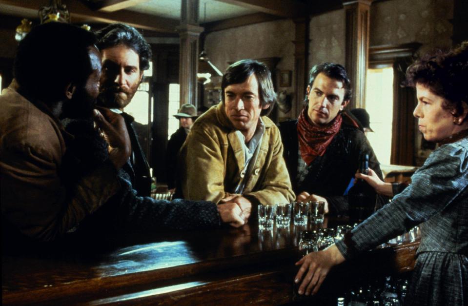 DANNY GLOVER, KEVIN KLINE, SCOTT GLENN, KEVIN COSTNER, LINDA HUNT, SILVERADO, 1985