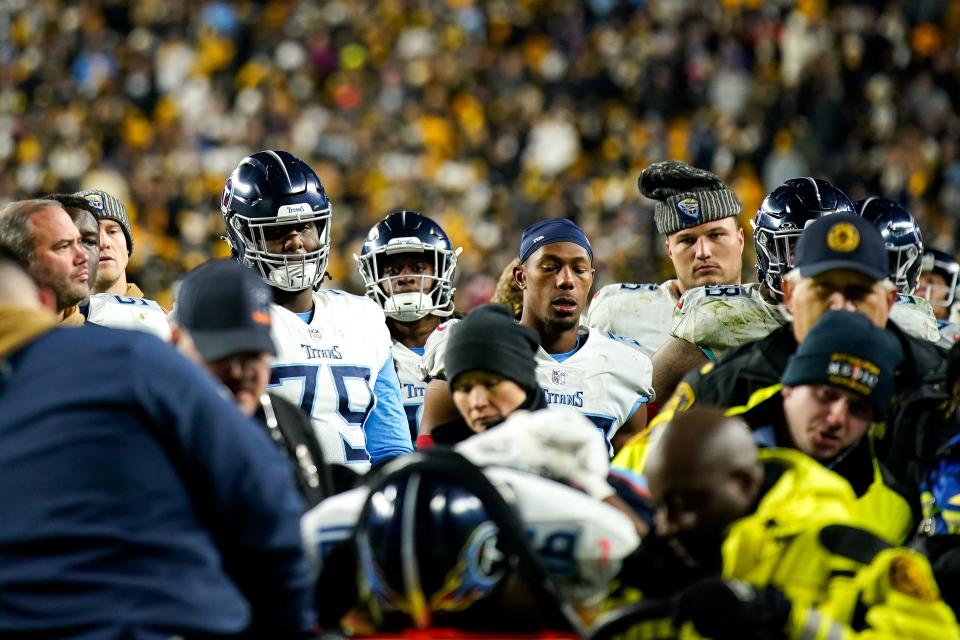 Tennessee Titans players watch at wide receiver Treylon Burks (16) is carted off after an injury during the fourth quarter against the <a class="link " href="https://sports.yahoo.com/nfl/teams/pittsburgh/" data-i13n="sec:content-canvas;subsec:anchor_text;elm:context_link" data-ylk="slk:Pittsburgh Steelers;sec:content-canvas;subsec:anchor_text;elm:context_link;itc:0">Pittsburgh Steelers</a> in Pittsburgh, Pa., Thursday, Nov. 2, 2023.