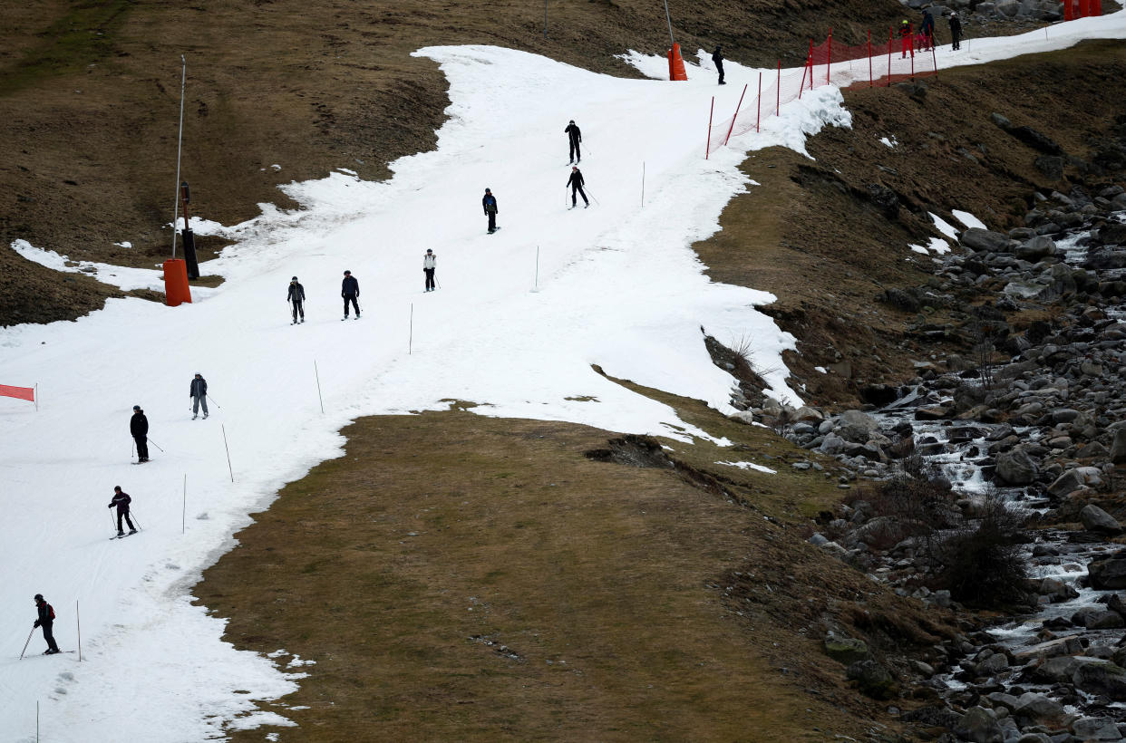 Symbolbild des Klimawandels: Die Skisaison in den Pyrenäen verläuft nicht nach Plan (Foto: REUTERS/Stephane Mahe)