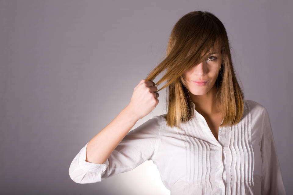 Podemos aplicar los tratamientos adecuados pero sin una nutrición adecuada el cabello no responde con la fuerza y crecimiento óptimos. (Getty Creative)