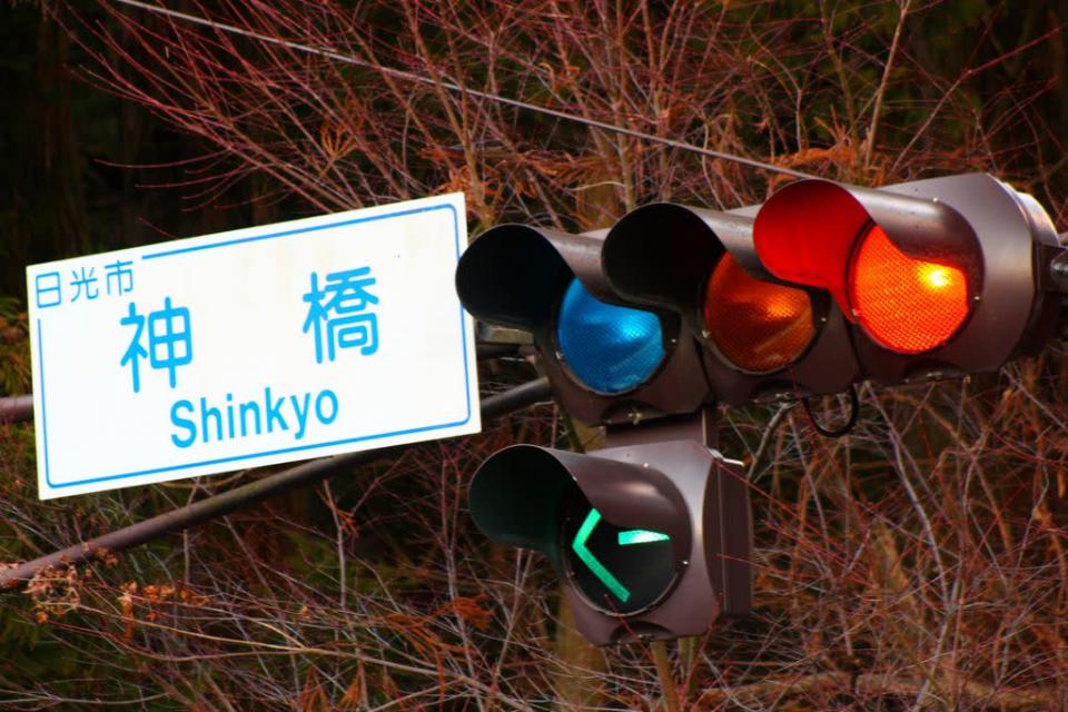 Luz verde dos semáforos do Japão deve ser "o mais azul possível" (Imagem: V31S70/Flickr)
