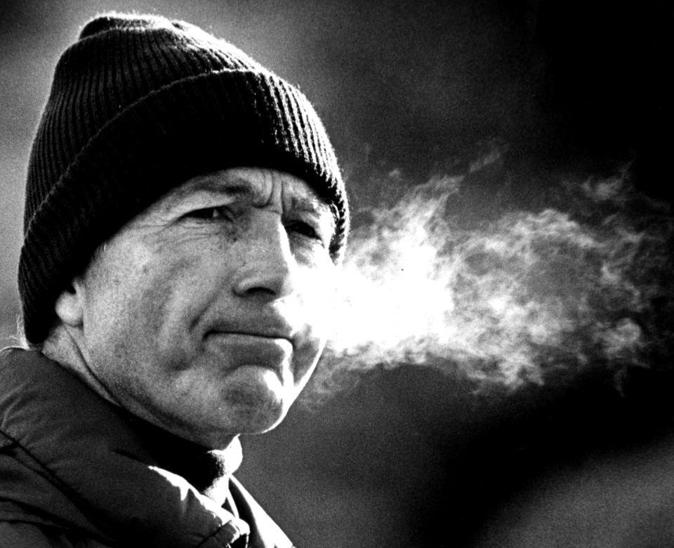 Green Bay Packers coach Bart Starr looks on as his team faces Chicago.