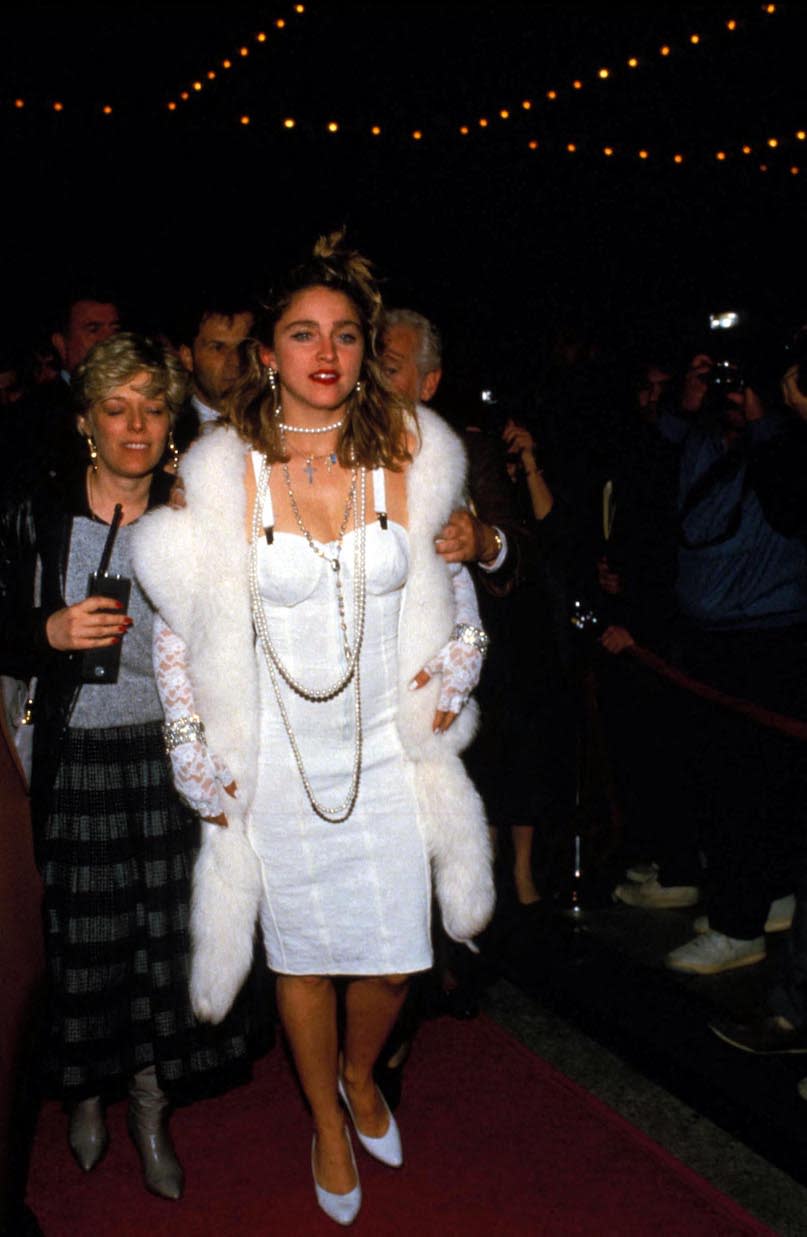 Madonna en total look blanc en 1985