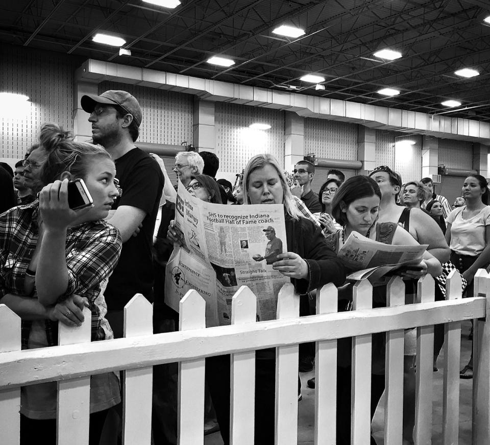 <p>Two women protest Donald Trump by reading newspapers at his campaign rally on April 20 in Indianapolis, Ind. (Photo: Holly Bailey/Yahoo News) </p>