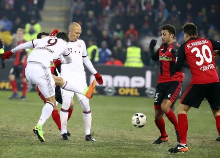 Football Soccer - SC Freiburg v FC Bayern Munich - German Bundesliga - Schwarzwald-Stadion, Freiburg, Germany - 20/01/17 - Bayern Munich's Robert Lewandowski scores in extra time. REUTERS/Kai Pfaffenbach