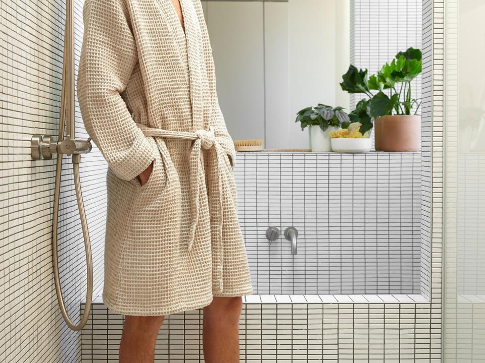 This robe was purchased nearly 6,000 times over the four days across Thanksgiving to Cyber Monday. Plus, it once scored a 2,000-person wait list. That's a lot of people who really want to relax and unwind in <strong><a href="https://fave.co/2tQYucI" target="_blank" rel="noopener noreferrer">this Waffle Robe from Parachute</a></strong>. It's $120, but there are also <a href="https://fave.co/2tQYucI" target="_blank" rel="noopener noreferrer"><strong>other options</strong>,</a> too.