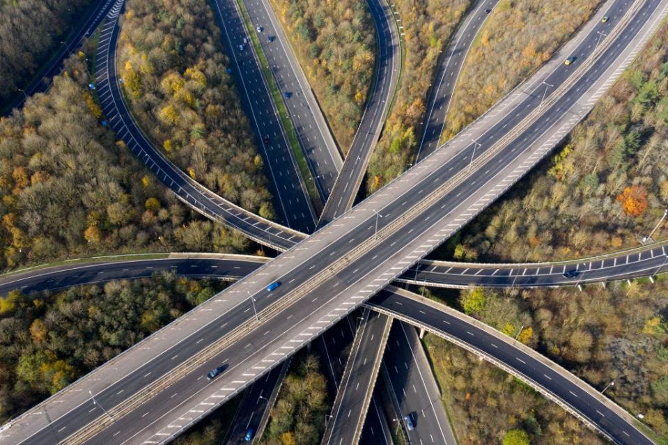 uk lockdown empty highway