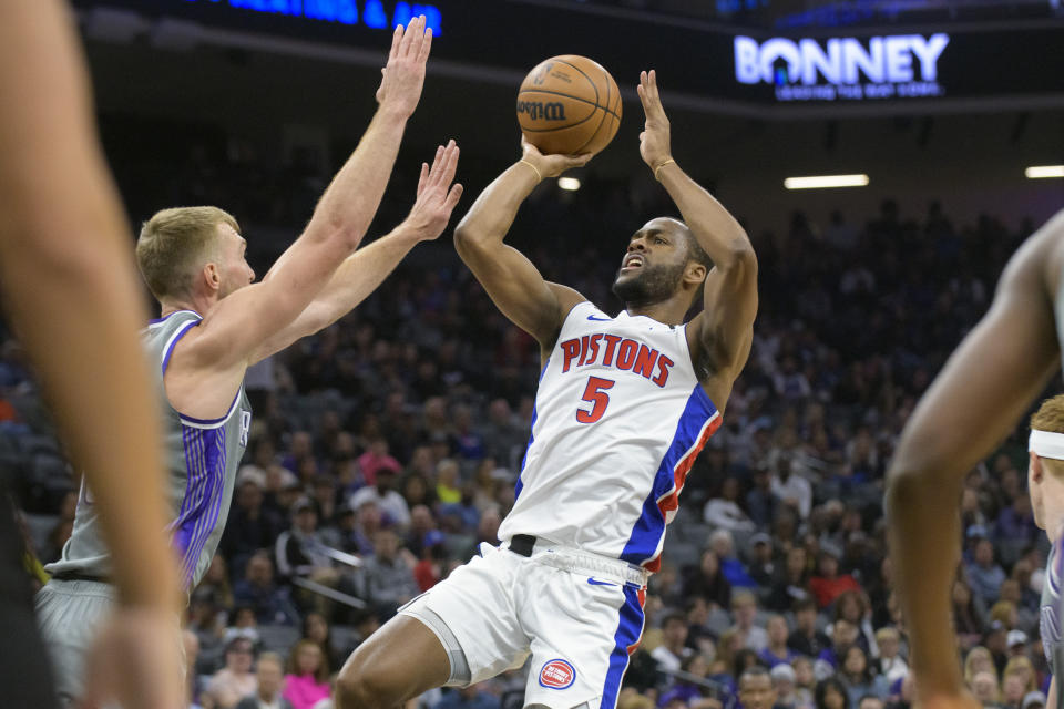 Detroit Pistons guard Alec Burks (5) shoots over Sacramento Kings forward Domantas Sabonis during the first quarter of an NBA basketball game in Sacramento, Calif., Sunday, Nov. 20, 2022. (AP Photo/Randall Benton)