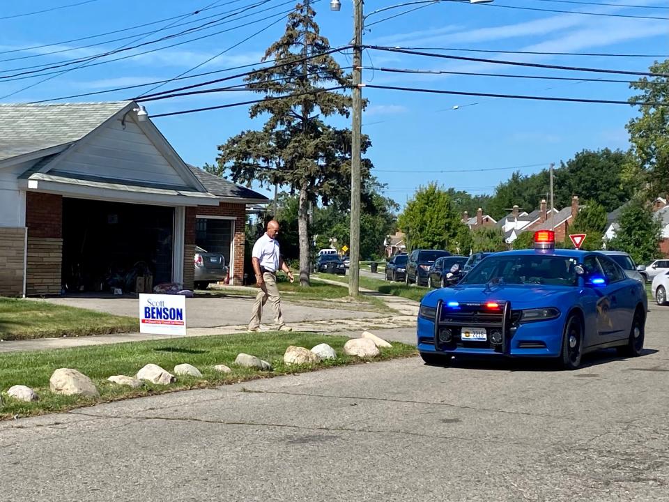 FBI agents and Michigan State Police are on the scene at Detroit Councilman Scott Benson's house on the east side of Detroit. The FBI executed a search warrant this morning at the homes of Councilwoman Janeé Ayers and Councilman Scott Benson as well as at Detroit city hall, a spokeswoman for the federal law enforcement agency said.