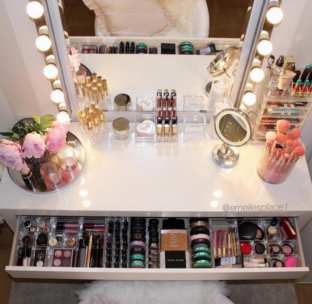 These photos of stations” will inspire you organize your makeup collection,