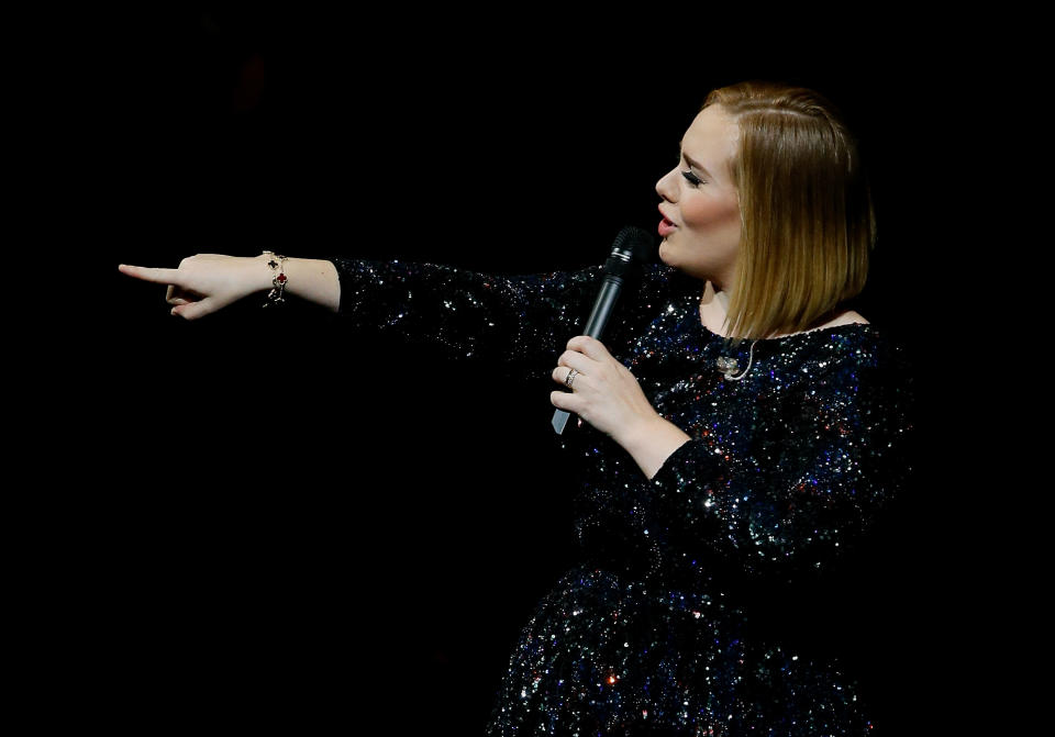 Una pazzesca Adele live nel 2016 al Toyota Center di Houston, Texas. (Photo by Bob Levey/Getty Images for BT PR)