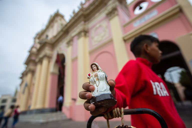 La devoción a la "Virgen del Cerro", en el centro del conflicto entre el Arzobispado salteño y las carmelitas descalzas