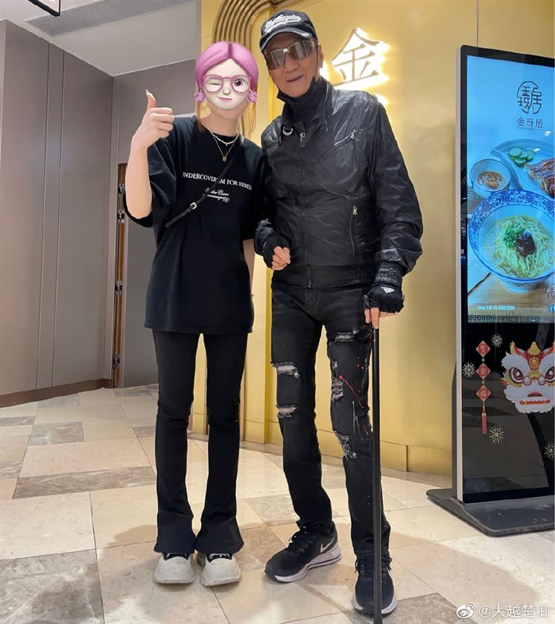 今年4月才有網友PO出巧遇謝賢登山的照片。（圖／翻攝自微博）