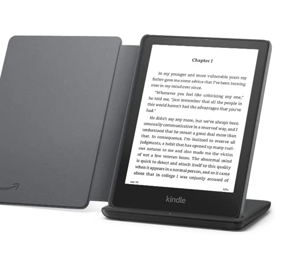 Kindle Paperwhite Signature Edition Essentials Bundle