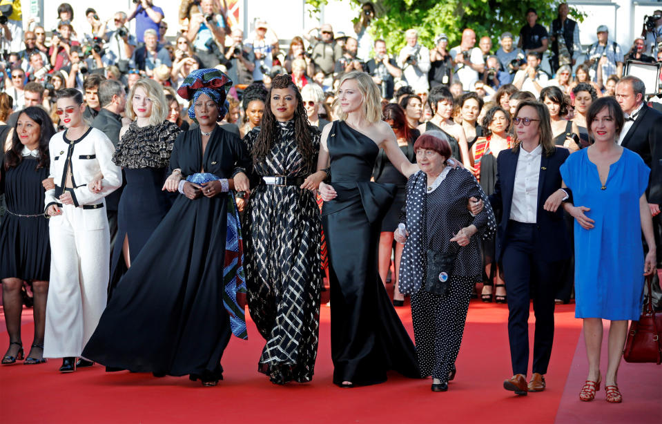 Geballte Frauenpower: Jury-Mitglieder Kristen Stewart, Léa Seydoux, Khadja Nin und Regisseurin Ava DuVernay, Jury Präsidentin Cate Blanchett und die französische Regisseurin Agnès Varda. (Bild: REUTERS/Jean-Paul Pelissier)