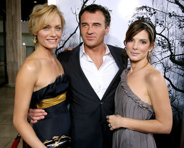 Amber Valletta , Julian McMahon and Sandra Bullock at the Hollywood premiere of TriStar Pictures' Premonition