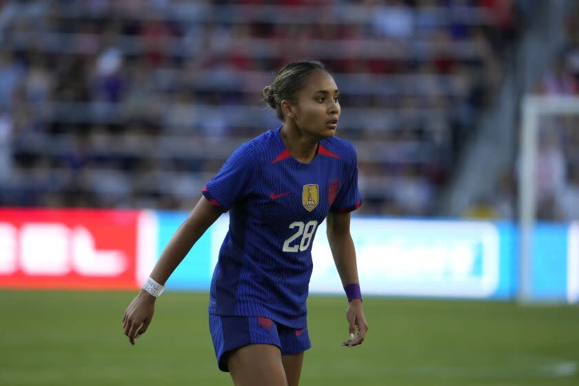 United States' Alyssa Thompson in action during the first half of an international friendly soccer match against Ireland Tuesday, April 11, 2023, in St. Louis. (AP Photo/Jeff Roberson)