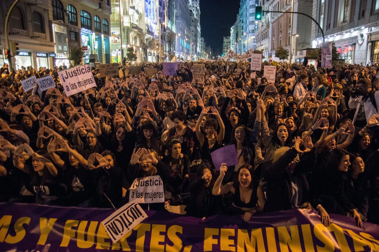 Manifestación del 8 de marzo de 2017 en Madrid. <a href="https://www.shutterstock.com/es/image-photo/madrid-spain-march-8-2017-thousands-599511608" rel="nofollow noopener" target="_blank" data-ylk="slk:Shutterstock / Marcos del Mazo;elm:context_link;itc:0;sec:content-canvas" class="link ">Shutterstock / Marcos del Mazo</a>