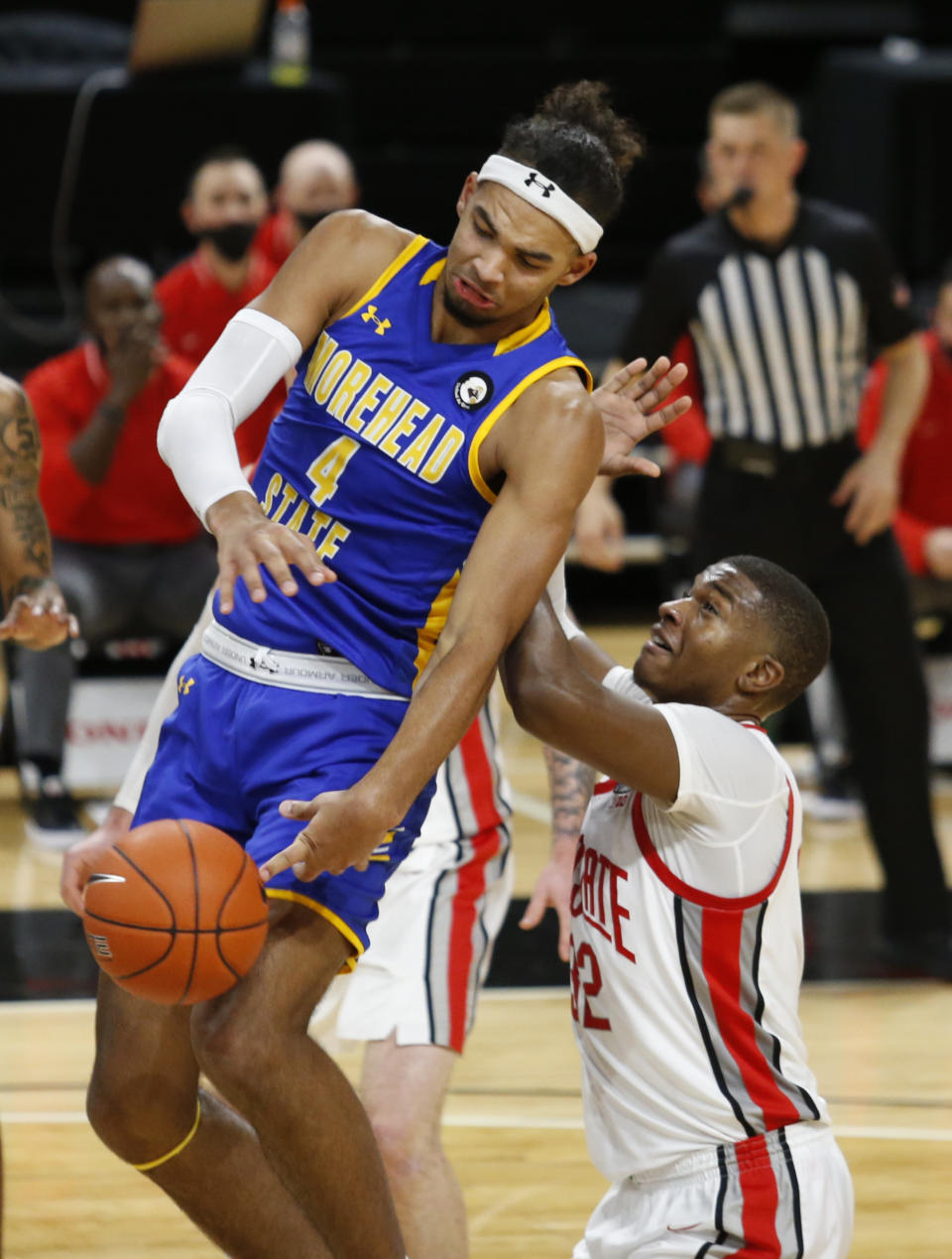 Morehead State forward Johni Broome (4) loses the ball against Ohio State forward E.J. Liddell during the first half of an NCAA college basketball game in Columbus, Ohio, Wednesday, Dec. 2, 2020. (AP Photo/Paul Vernon)