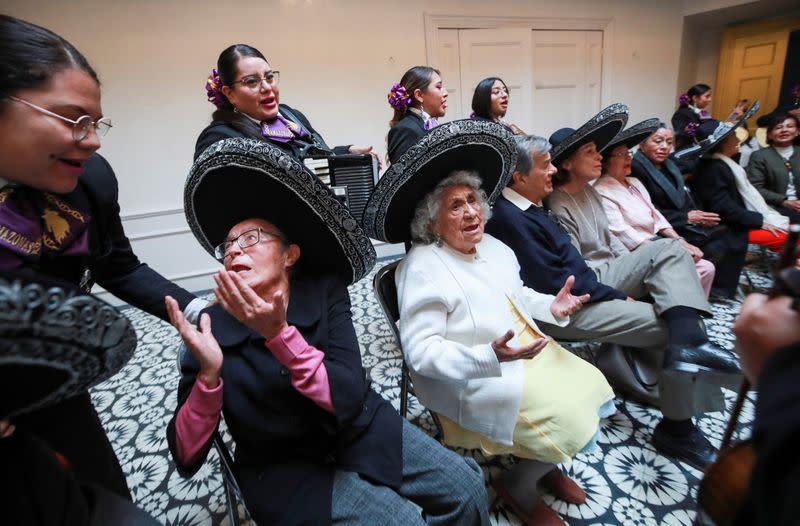 Mariachis fire up fading memories of Mexican Alzheimer patients