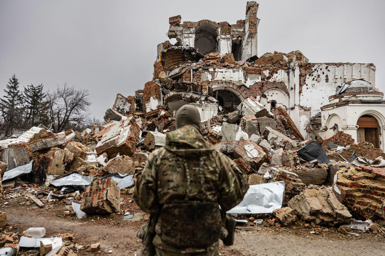 Caesar, membre de la légion Liberté pour la Russie, ici le 26 décembre 2022 à Dolyna, dans l’est de l’Ukraine.