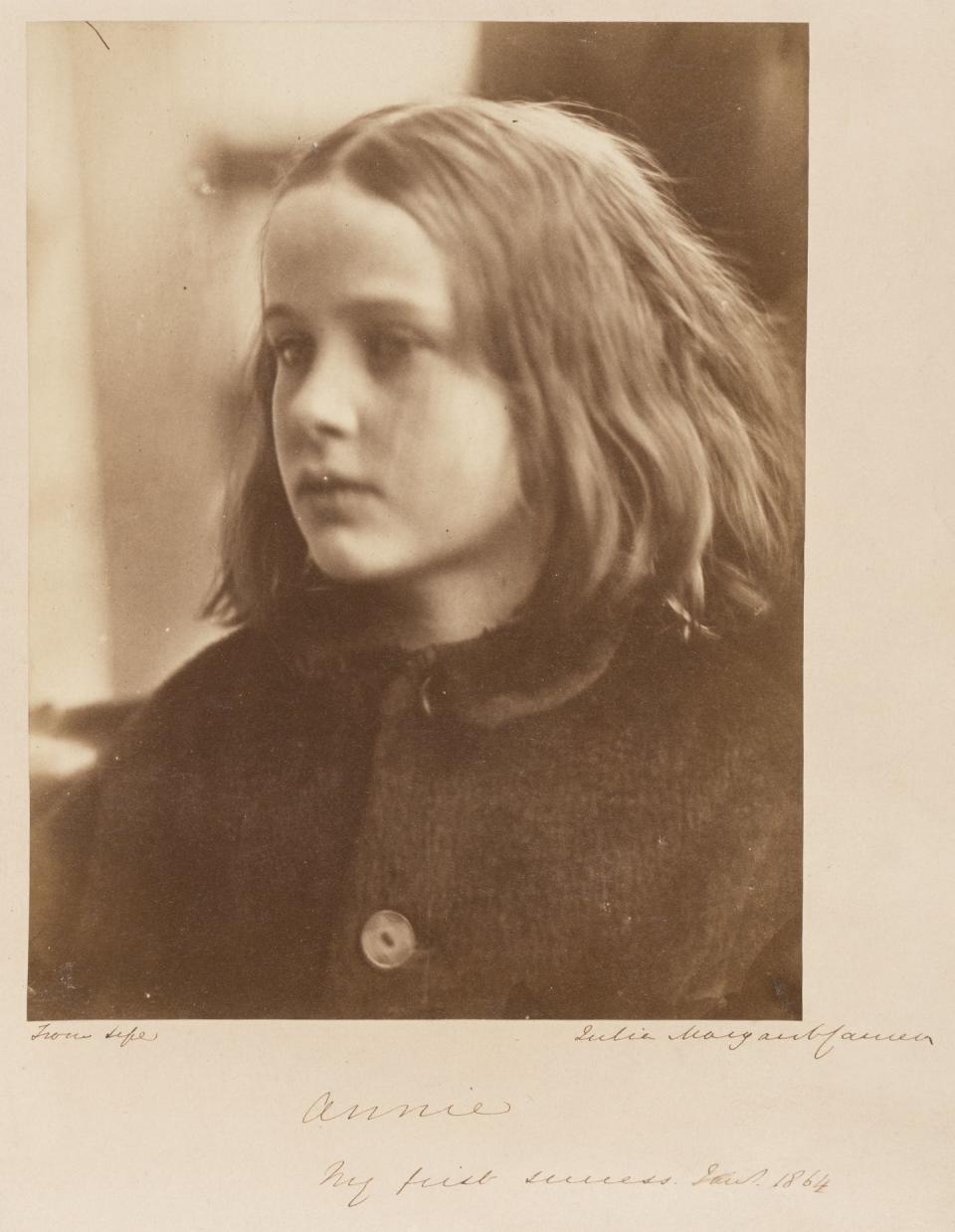 Julia Margaret Cameron, « Annie », 1864, tirage albuminé. Il s’agit du premier tirage de la photographe. Royal Photographic Society Collection/V&A