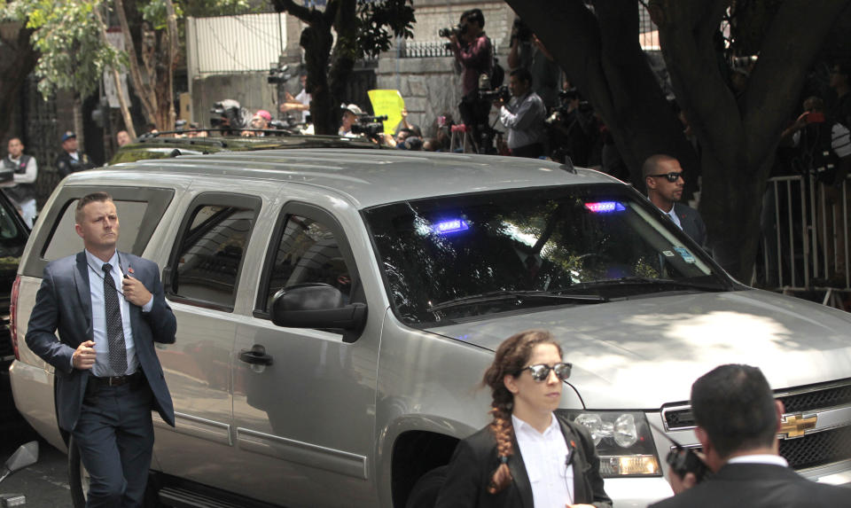 FOTOS | Protestas ante la comitiva de Trump en México