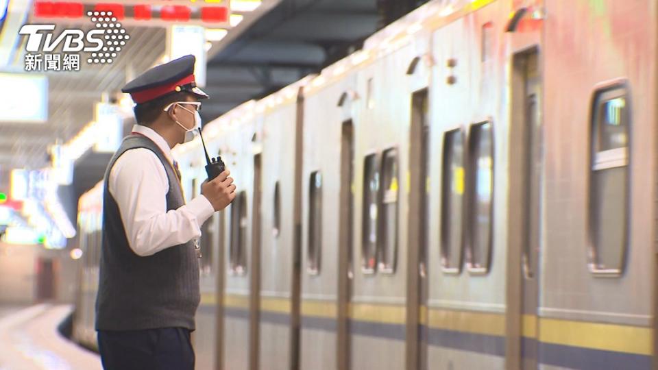 網友認為坐過高鐵就回不去台鐵了。（圖／TVBS）