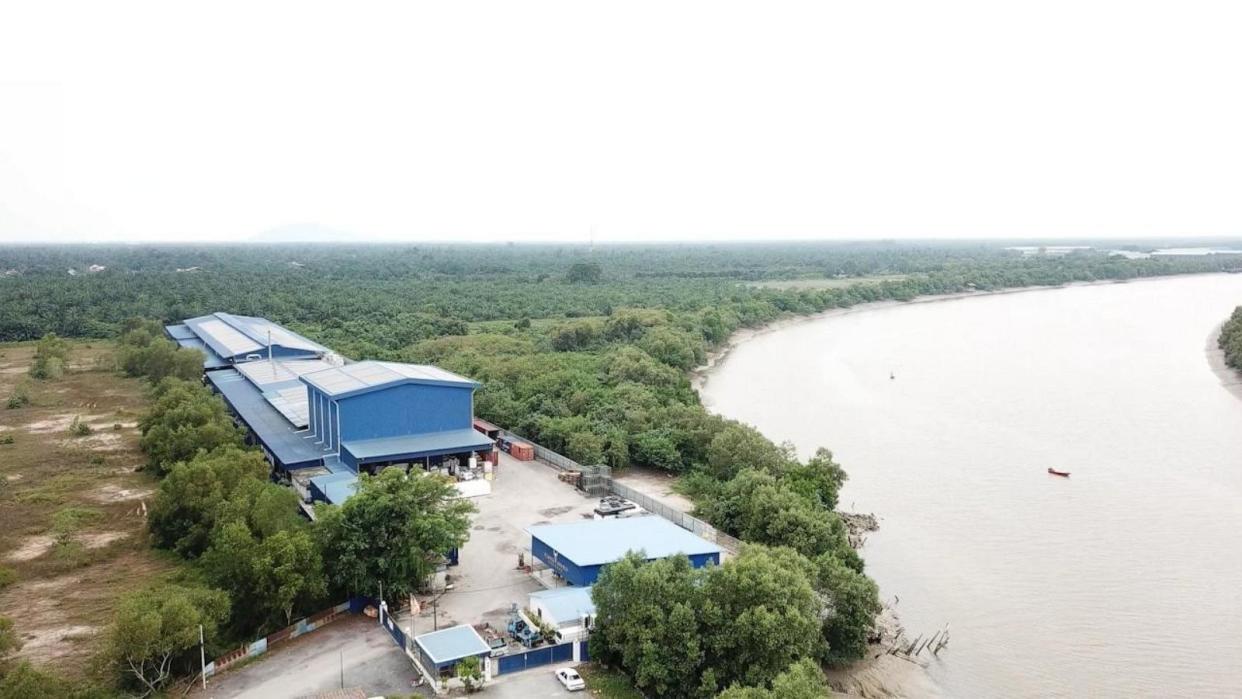 PHOTO: A Malaysian plastic facility where an ABC News plastic bag tracker last pinged that does not appear to have a license to import plastic waste. (ABC News)