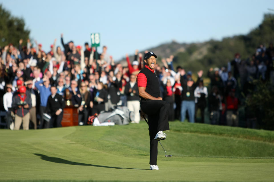 THOUSAND OAKS, CA - DECEMBER 04: Tiger Woods celebrates after his birdie putt on the 18th hole to win the Chevron World Challenge at Sherwood Country Club on December 4, 2011 in Thousand Oaks, California. Woods finished at 10 under par to beat Zach Johnson by one stroke. (Photo by Robert Meggers/Getty Images)