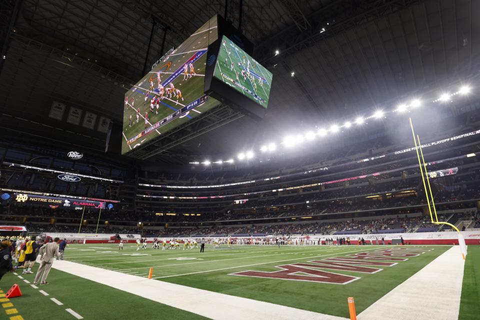 Notre Dame and Alabama play in the second half of the Rose Bowl NCAA college football game at AT&T Stadium in Arlington, Texas, Friday, Jan. 1, 2021. (AP Photo/Michael Ainsworth)